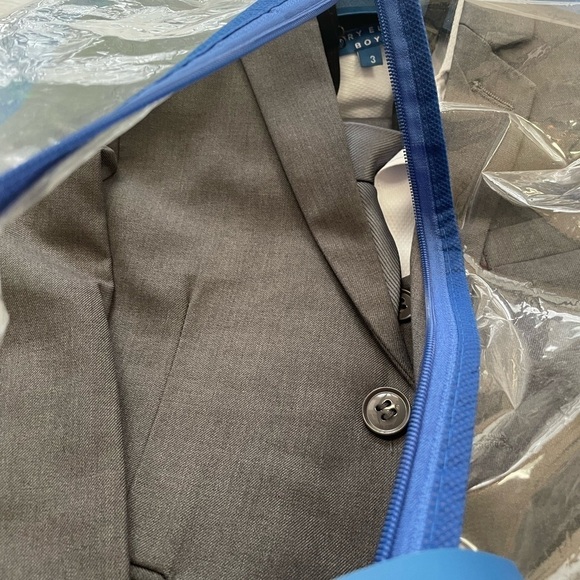 Perry Ellis Little Boy's 5-Piece Shirt, Tie, Jacket, Vest and Pants Suit Set - Picture 5 of 6